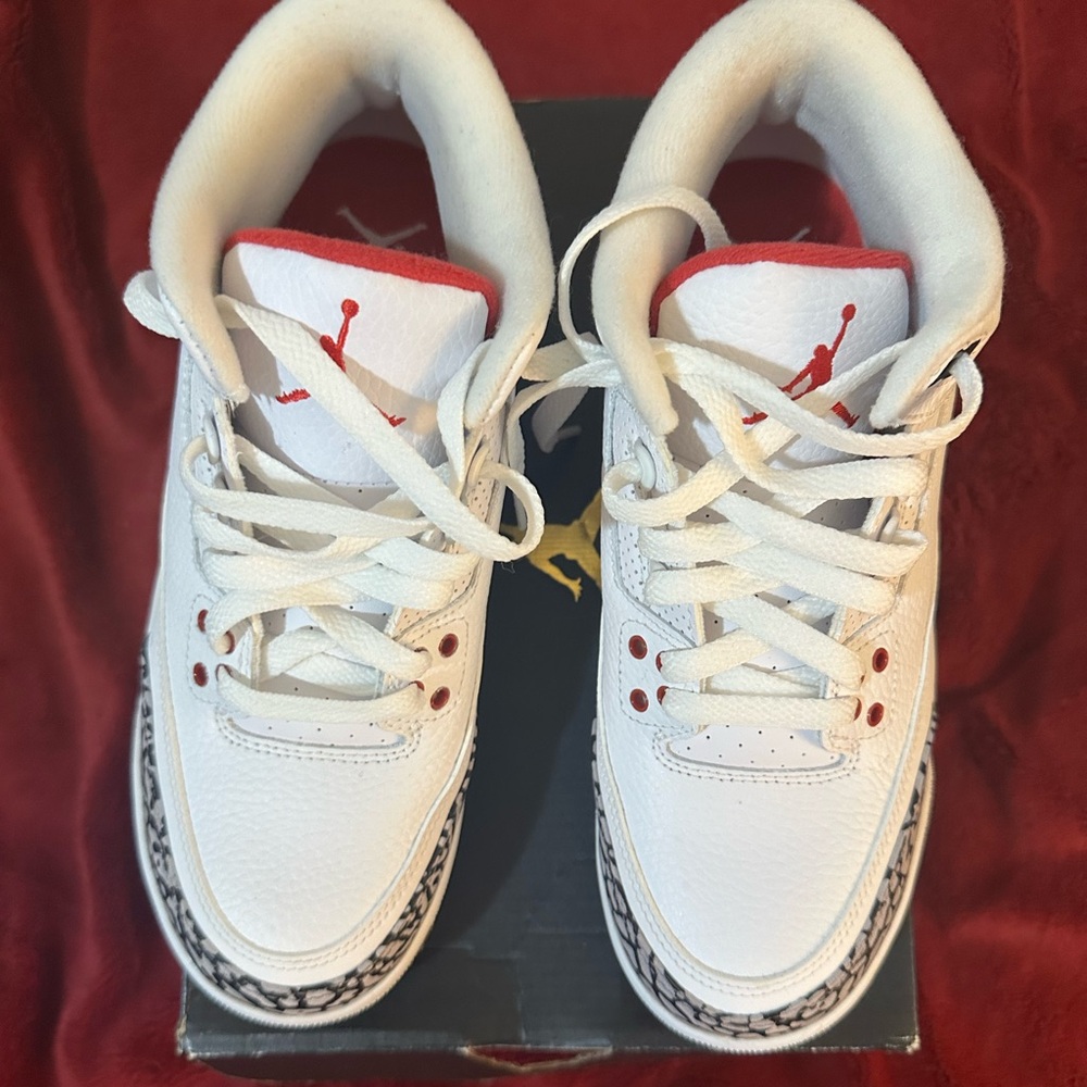 Air Jordan 3 Retro White Fire Red Cement Gray-Size 6 Youth